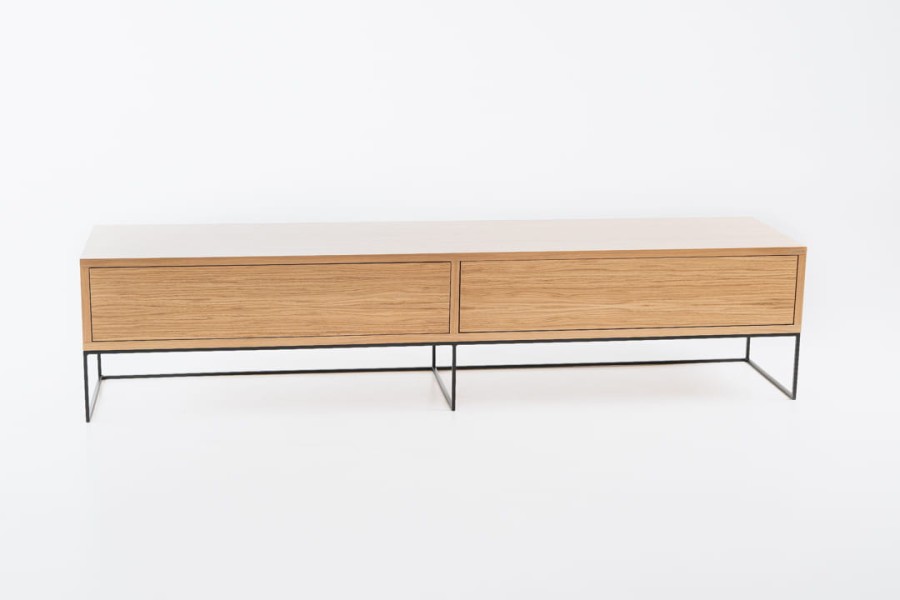Simplyform-stolik-rtv-nexxus-dab-naturalny-200-45-czarny-01.jpg
