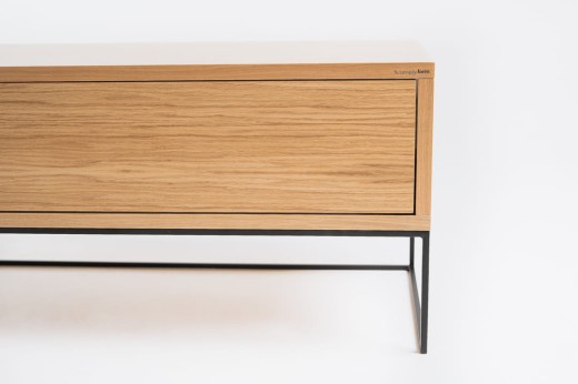 Simplyform-stolik-rtv-nexxus-dab-naturalny-200-45-czarny-04.jpg